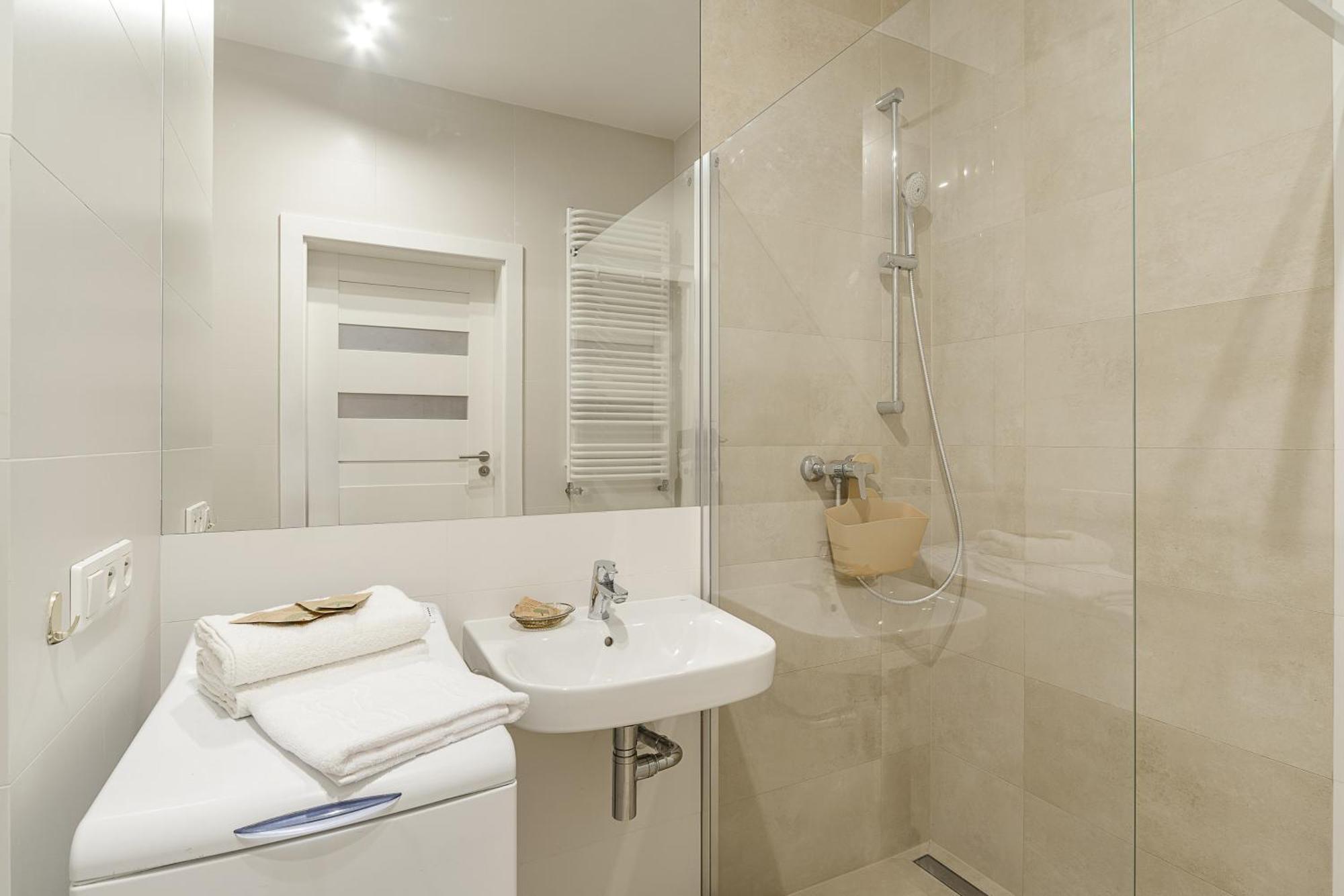 19 Dzielnica Kolejowa P&O Serviced Apartments Warsaw Luaran gambar